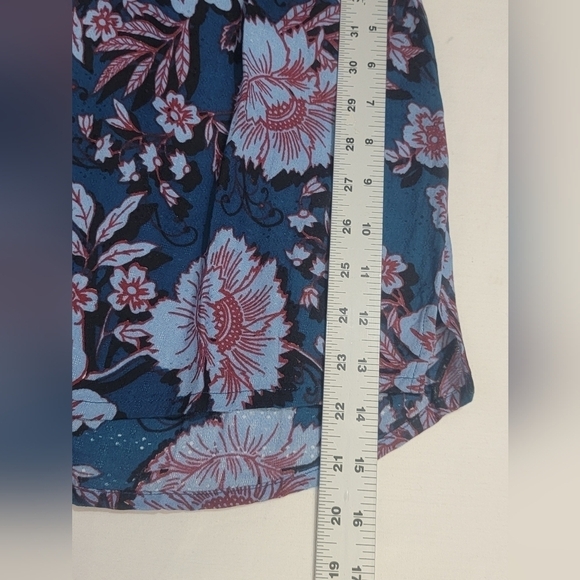 BOG BAND OF THE FREE Josie Sapphire Top Peri Blue Tropical Floral V-Neck Small - Picture 9 of 10